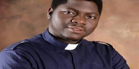 Nigéria : Un jeune prêtre catholique abattu dans un supermarché à Abuja