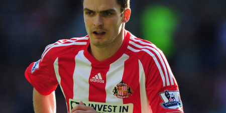 Ce jeune footballeur anglais est dans de sales draps : Le reconnaissez-vous ?