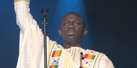 Le célèbre chanteur Pape Diouf faussaire ? Difficilement croyable !