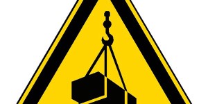 Danger signalé ! Le pont ‘’Sénégal 92’’ à moitié affaissé, des piétons se faufilent en son dessous