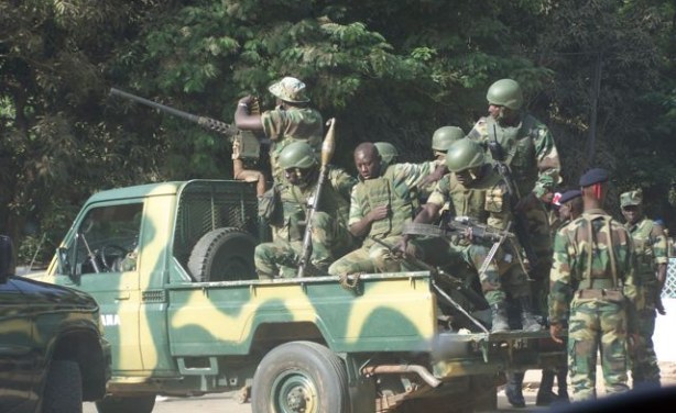 Bras de fer en Gambie Les premiers soldats sénégalais sont bien entrés en territoire gambien