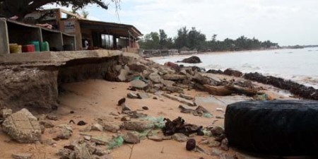 Pilote-Barre face à l’érosion : un village entre désespoir et espoir renaissant
