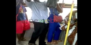 Insolite, ignoble mais… drôle  Chauffeur et passagers bastonnent le « voleur de plaisir » de la ligne 37