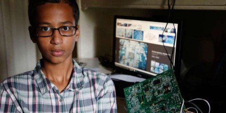 Son horloge confondue à une bombe : Mohamed, le jeune génie invité à la maison blanche par Obama