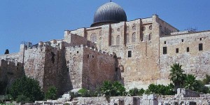 La police israélienne évacue la Mosquée Al-Aqsa, l’opération dégénère