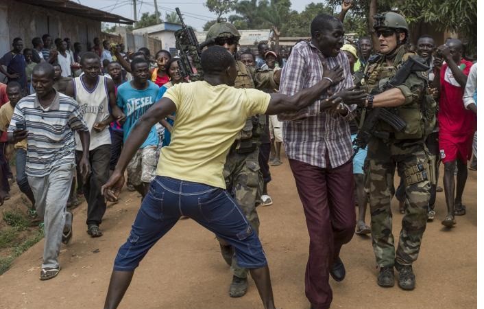 Centrafrique : Bangui bascule à nouveau dans la violence, un couvre-feu décrété