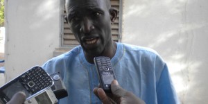 Le président de l’ASSAMM freiné et avisé par les gendarmes : Ansoumana Dione interdit d’accès chez Abdoulaye Diouf Sarr.