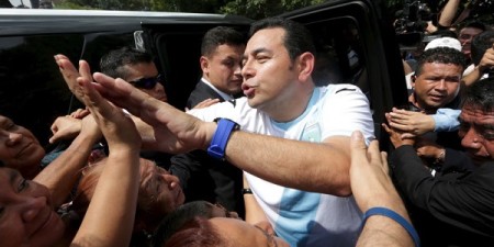 Marre des politiciens, le Guatemala confie les rênes du pouvoir à un humoriste