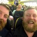 Auraient-ils été séparés à la naissance ? Un homme barbu rencontre sa copie conforme dans un avion