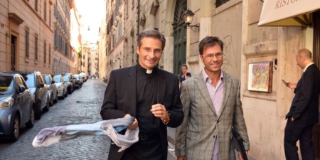 Un prête avoue son homosexualité et  fait scandale au Vatican