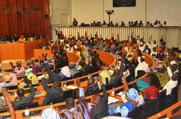 Vilénie parlementaire, l’Assemblée nationale transformée en Mbeubeuss, le dépotoir d’ordures