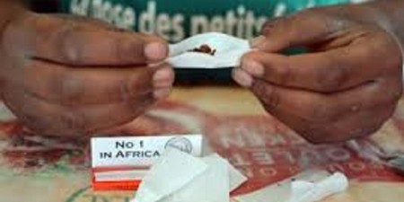 Ils célébraient Bob Marley à leur manière, le fils d’une autorité et 4 élèves surpris en train de griller des joints