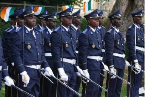 Côte d’Ivoire : 4 policiers condamnés à 24 mois d’emprisonnement pour racket et extorsion de fonds