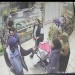 New York un postier est pris en photo crachant sur deux mères musulmanes en hijab, les qualifiant de terroristes…
