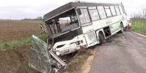 Bignona: un bus de transport dérape et finit sa course contre un arbre faisant 3 morts et plus de 50 blessés