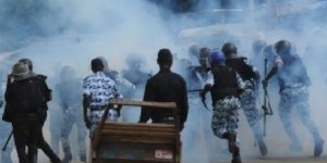 Sacré-Cœur sous tension : journalistes gazés lors du rassemblement de Ñaxtu National