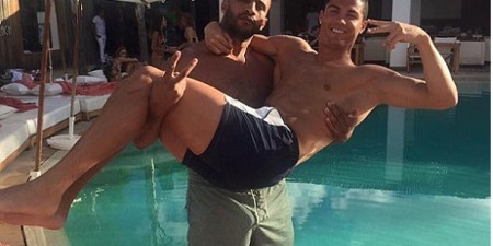 En relation avec un marocain, Cristiano Ronaldo laisse véhiculer des rumeurs sur son homosexualité