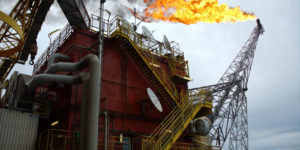 Pétrole Brent : L’AIE table sur une offre mondiale de 98, 04 millions de barils par jour (mb/j)