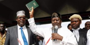 Kenya : arrestation d’un député aperçu à la prestation de serment de l’opposant Raila Odinga