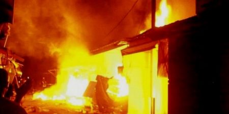 De lourdes pertes pour une famille : Un incendie réduit en cendre une maison à Saint-Louis