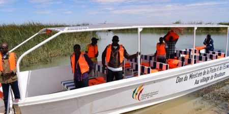 Dagana : Une embarcation en fibre de verre offerte aux populations de Mboudoum-Est