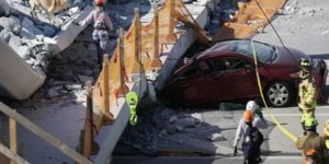 Miami/Etats-Unis : un pont pour piéton s’affaisse sur une autoroute faisant 4 morts