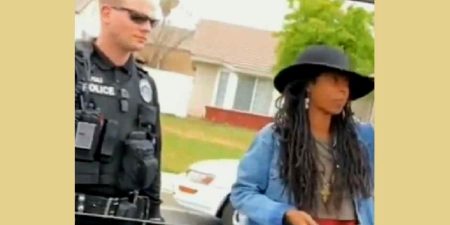Californie : noire dans un quartier de blancs, la petite-fille de Bob Marley transportant des sacs confondue à une cambrioleuse