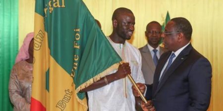 Remise du drapeau à l’équipe nationale :  Macky Sall exhorte les Sénégalais à faire bloc derrière l’équipe nationale