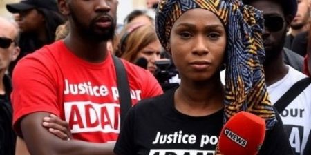 Deux ans après avoir été tué : sa sœur Assa Traoré écrit à Emmanuel Macron : « La mort de mon frère mérite des réponses »