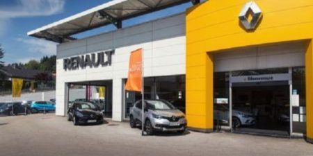 Côte d’Ivoire : la publicité embarrassante d’une marque Renault à deux doigts d’un scandale