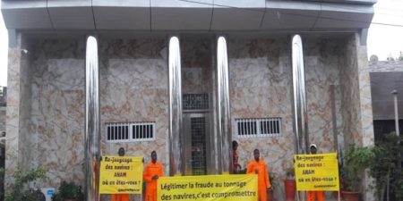 Pêche : Des militants de Greenpeace ont protesté devant les locaux de l’ANAM pour exiger le re-jaugeage complet des navires de pêche au Sénégal