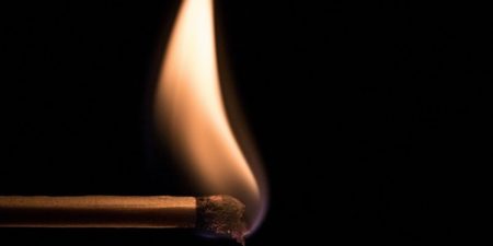 Louga : grâce à la promptitude de son vigile, Mme Bineta Ndoye échappe de peu à l’oeuvre d’un pyromane à peine après avoir quitté le Maire Moustpha Diop