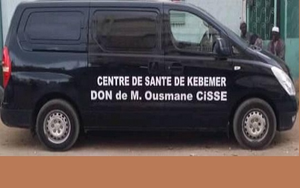 Polémique autour d’un don à Louga : le nom du « bienfaiteur » sur une voiture pompe-funèbre fait débat