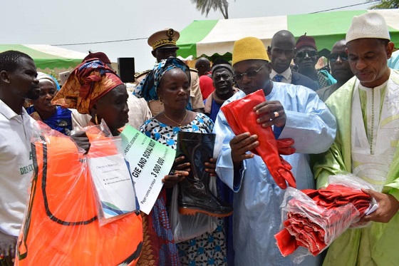 Moumbaye Gandiol : Remise d’équipements et de financements aux femmes