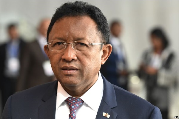 Madagascar : Le président démissionne pour briguer un deuxième mandat