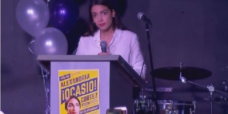 Etats-Unis/Elections à mi-mandat : Alexandria Ocasio-Cortezt la plus jeune femme élue au Congrès