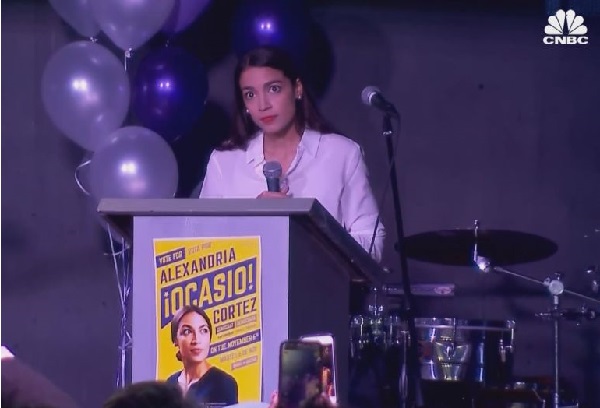 Etats-Unis/Elections à mi-mandat : Alexandria Ocasio-Cortezt la plus jeune femme élue au Congrès