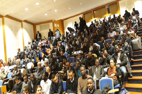 Amphithéâtre de l’Ecole l’EHESS: importante table ronde sur l’abolitionnisme Africain tenue à Paris