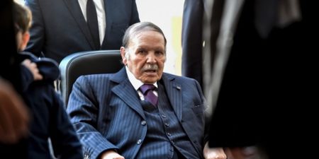 Algérie : Bouteflika renonce à postuler pour 5ième mandat, repousse les élections et limoge son Premier ministre