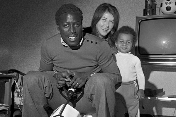 France : le footballeur Jean-Pierre Adams  dans un coma profond depuis le 17 mars 1982