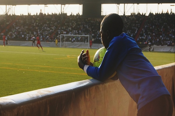 Alerte Trafic : de jeunes footballeurs africains souvent exposés à la criminalité organisée et à l’exploitation par des agents peu scrupuleux.