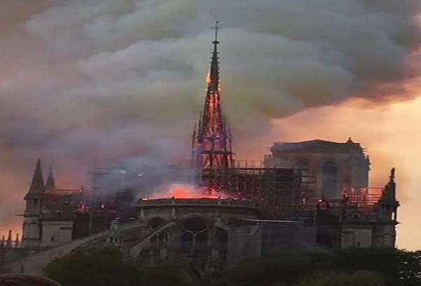 Notre-Dame ravagée par un incendie : Lepoint.fr  raconte comment les populations ont vécu ce drame national