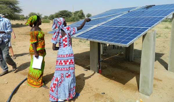 Accès des ménages ruraux aux systèmes solaires domestiques :  Un financement de 16 millions de livres sterling pour financer les entreprises évoluant dans le secteur