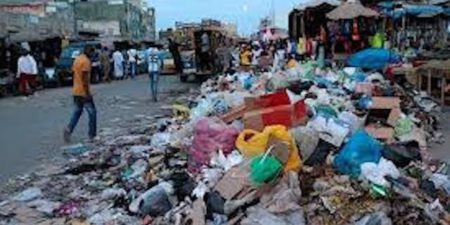 Nettoiement-Grève de concessionnaires :  Dakar a été envahie par les ordures ménagères le temps d’un weekend