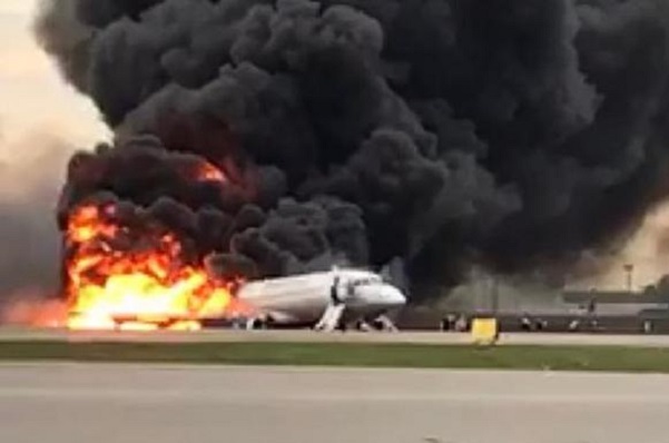 Russie : un avion de ligne de la compagnie russe Aeroflot s’embrase à l’atterrissage et fait 41 morts, plusieurs blessés (S Figaro)