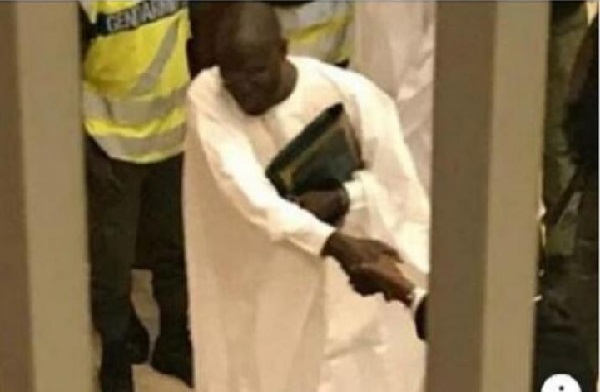 Gracié Khalifa Sall rejoint sa famille : ses partisans, intenables, expriment  leur joie devant la prison de Reubeuss