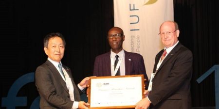 Amélioration des forêts et conditions de vie des communautés locales : Leonidas Nzigiyimpa , un activiste burundais récompensé par un grand prix forestier