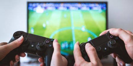 Étude sur les usages et attentes des jeux vidéo : les questions du genre, de la connectivité, et du « mobile money » parmi les préoccupations à Dakar et Abidjan
