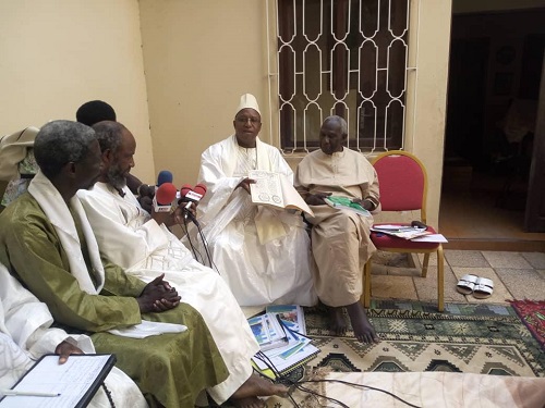 Réécriture de l’histoire générale du Sénégal :  La famille chérifienne de la Sénégambie remet une partie de son passé au Pr Iba Der Thiam