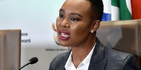 Afrique du Sud : Stella Ndabeni-Abrahams, ministre sud-africaine de la communication suspendue deux mois pour avoir violé le confinement